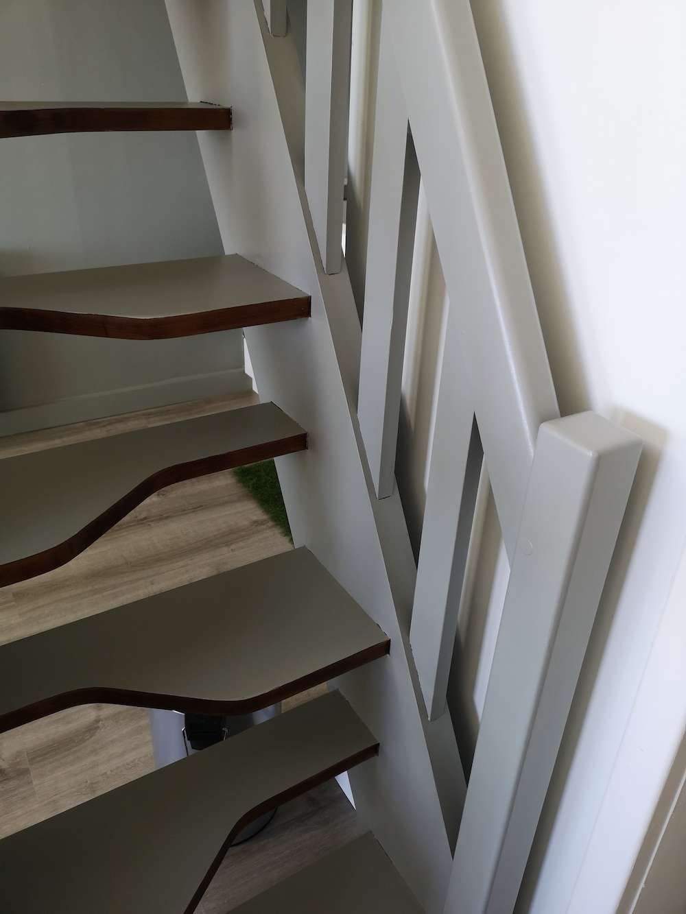 detail-escalier-sur-mesure-fort-bloque-creation-anao